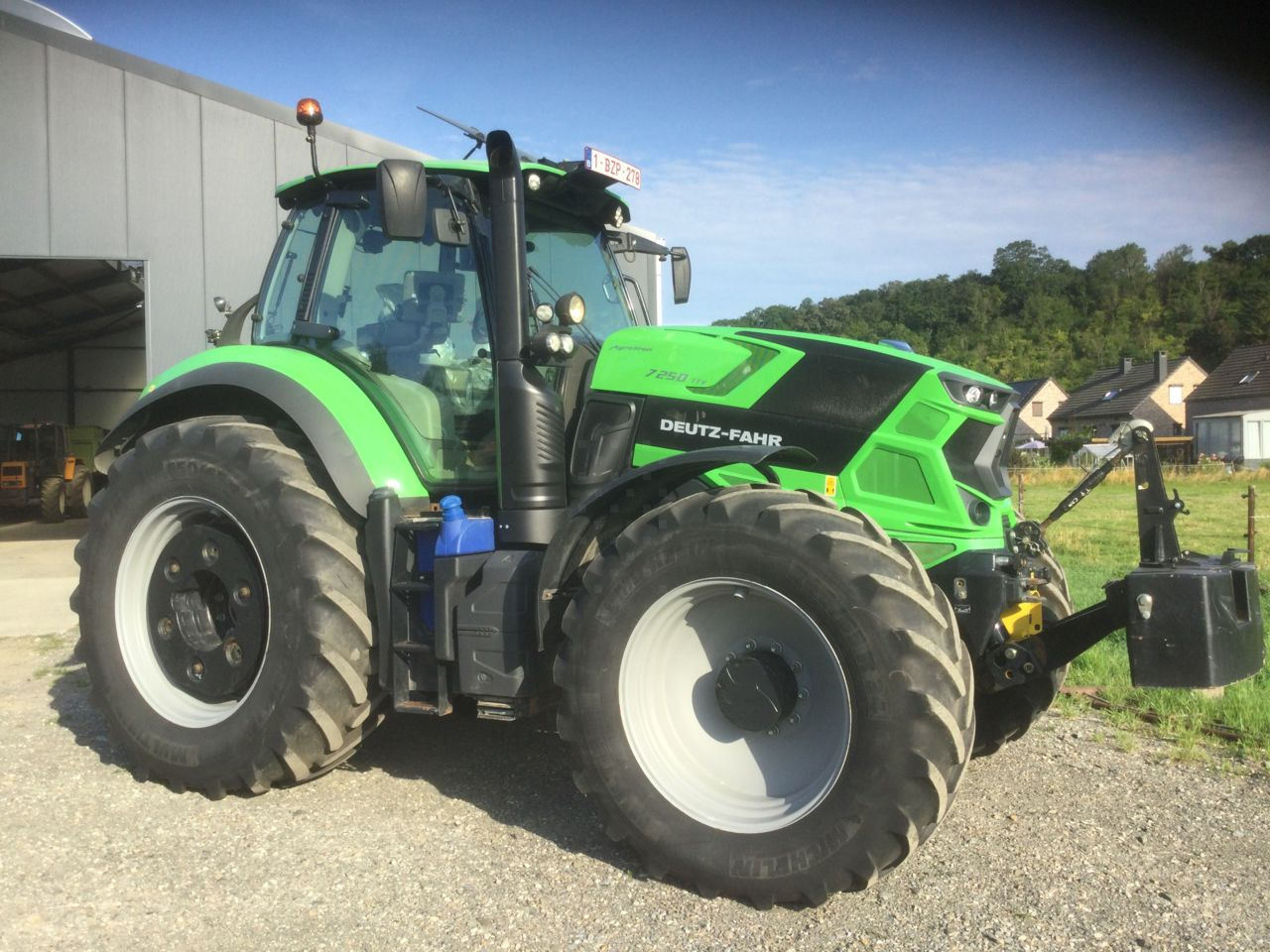 Deutz-Fahr AGROTRON 7250 TTV - Τρακτέρ: φωτογραφία 1 Deutz-Fahr AGROTRON 7250 TTV - Τρακτέρ: φωτογραφία 1
