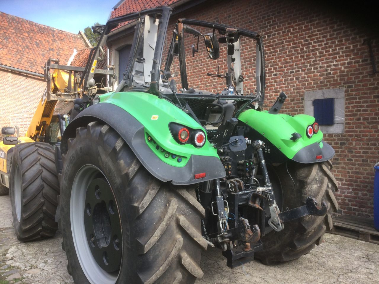 Pièce cabine - Ανταλλακτικό για Τρακτέρ: φωτογραφία 1 Pièce cabine - Ανταλλακτικό για Τρακτέρ: φωτογραφία 1