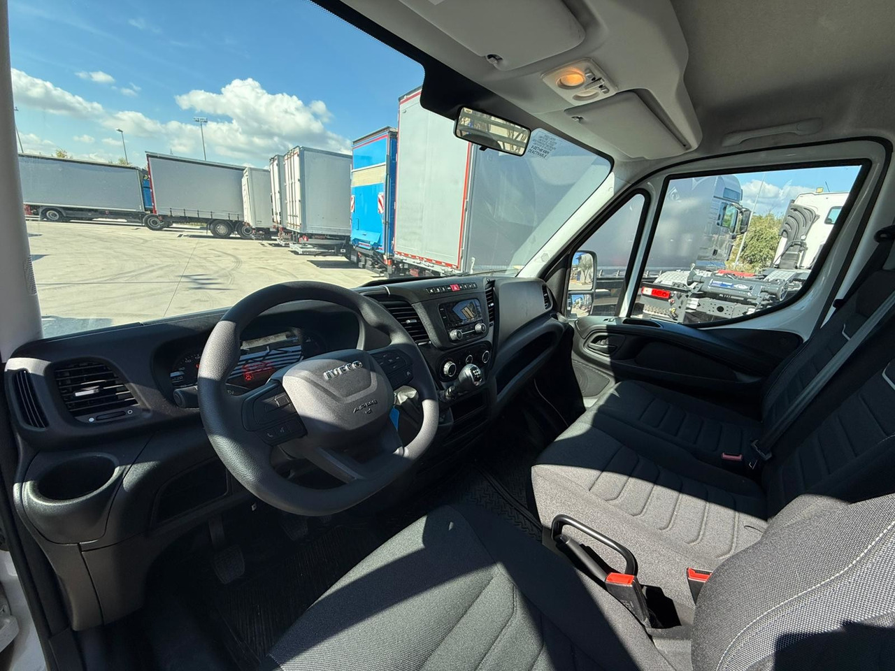 IVECO 35S16 Daily E6 (Open Box) - Μικρό φορτηγό με καρότσα: φωτογραφία 5 IVECO 35S16 Daily E6 (Open Box) - Μικρό φορτηγό με καρότσα: φωτογραφία 5