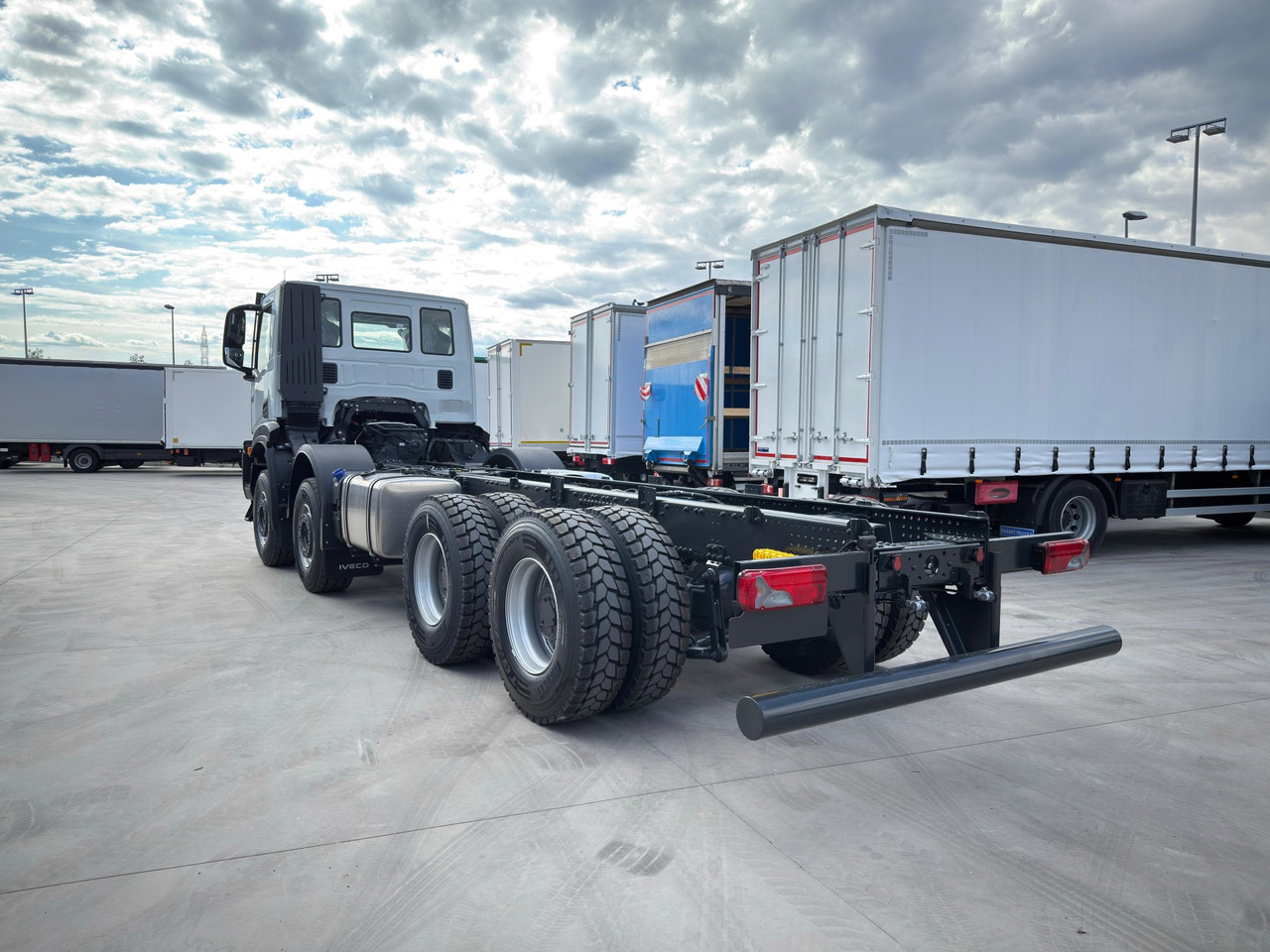 IVECO AD410T50 T-WAY 8x4 E6 (Chassis) - Φορτηγό σασί: φωτογραφία 4 IVECO AD410T50 T-WAY 8x4 E6 (Chassis) - Φορτηγό σασί: φωτογραφία 4