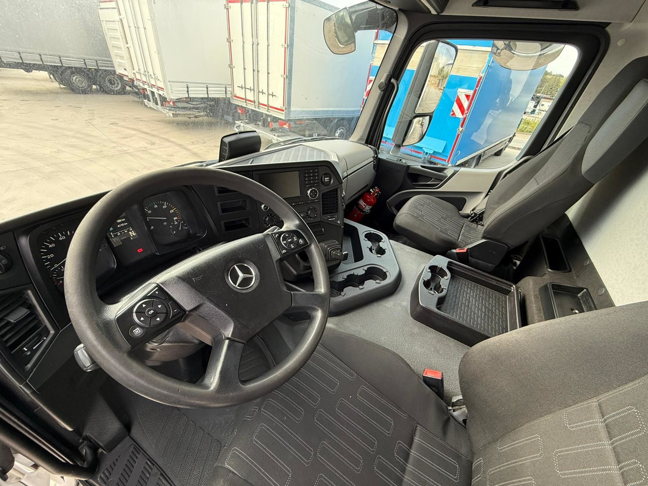 MERCEDES BENZ 18.27 Antos E6 (Tauliner) - Φορτηγό μουσαμάς: φωτογραφία 5 MERCEDES BENZ 18.27 Antos E6 (Tauliner) - Φορτηγό μουσαμάς: φωτογραφία 5