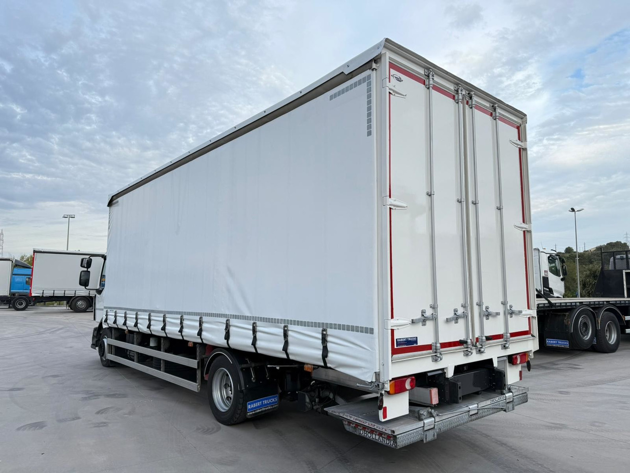 RENAULT D12.240 E6 (Tauliner) - Φορτηγό μουσαμάς: φωτογραφία 4 RENAULT D12.240 E6 (Tauliner) - Φορτηγό μουσαμάς: φωτογραφία 4