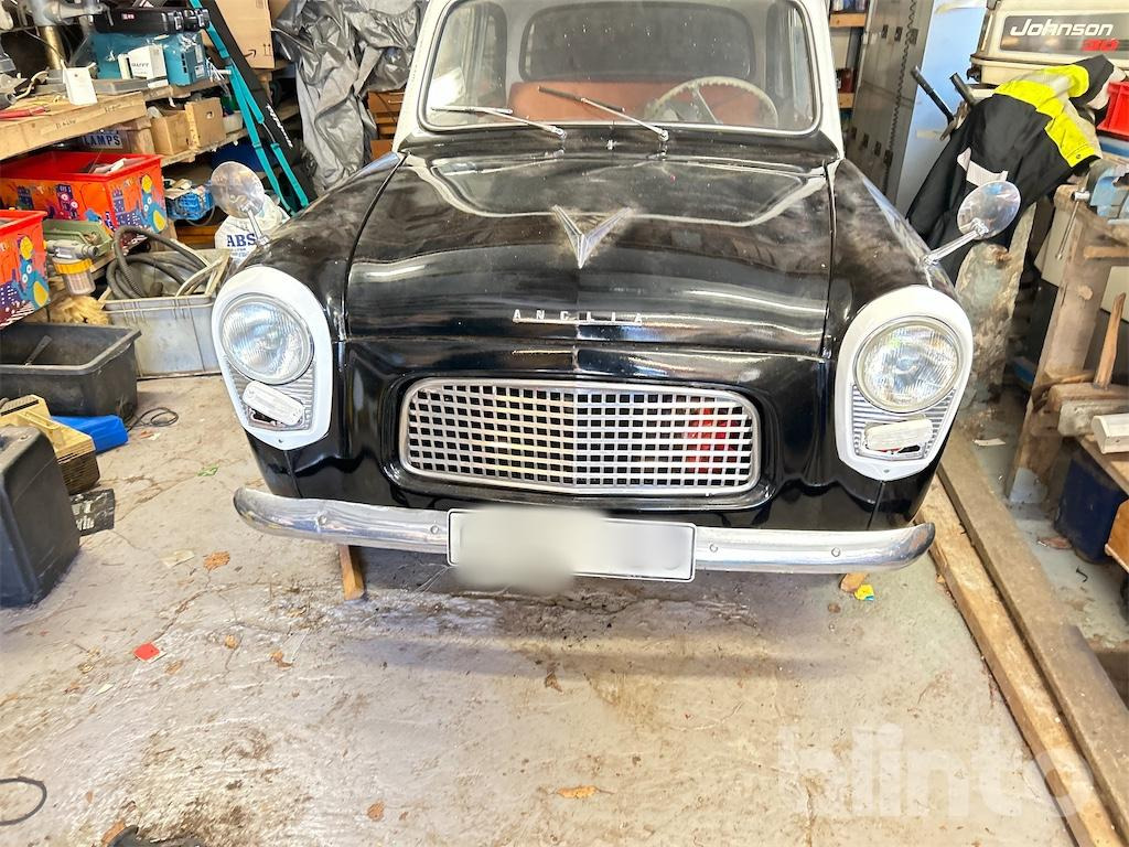 FORD 101 E ANGLIA - Αυτοκίνητο: φωτογραφία 2 FORD 101 E ANGLIA - Αυτοκίνητο: φωτογραφία 2