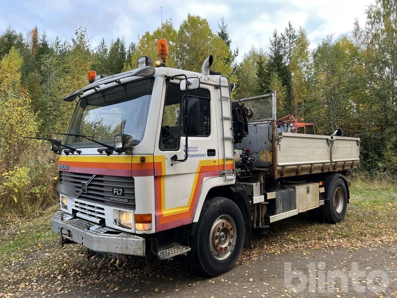 VOLVO FL7 4X2 - Φορτηγό ανατρεπόμενο, Φορτηγό με γερανό: φωτογραφία 1 VOLVO FL7 4X2 - Φορτηγό ανατρεπόμενο, Φορτηγό με γερανό: φωτογραφία 1