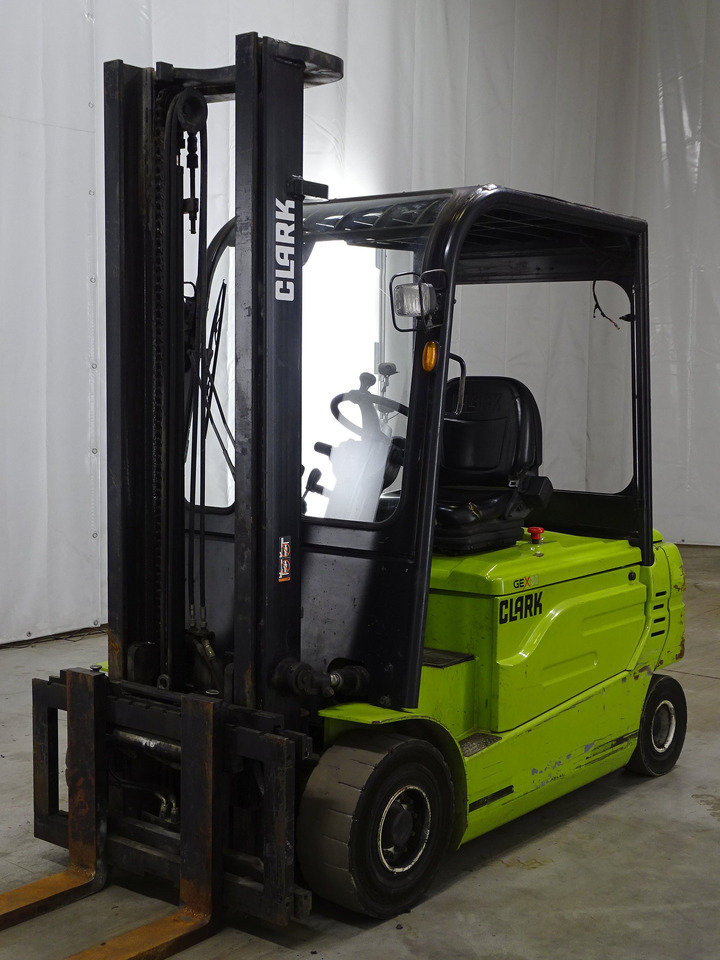 Clark GEX30 - Ηλεκτροκίνητο περονοφόρο: φωτογραφία 1 Clark GEX30 - Ηλεκτροκίνητο περονοφόρο: φωτογραφία 1