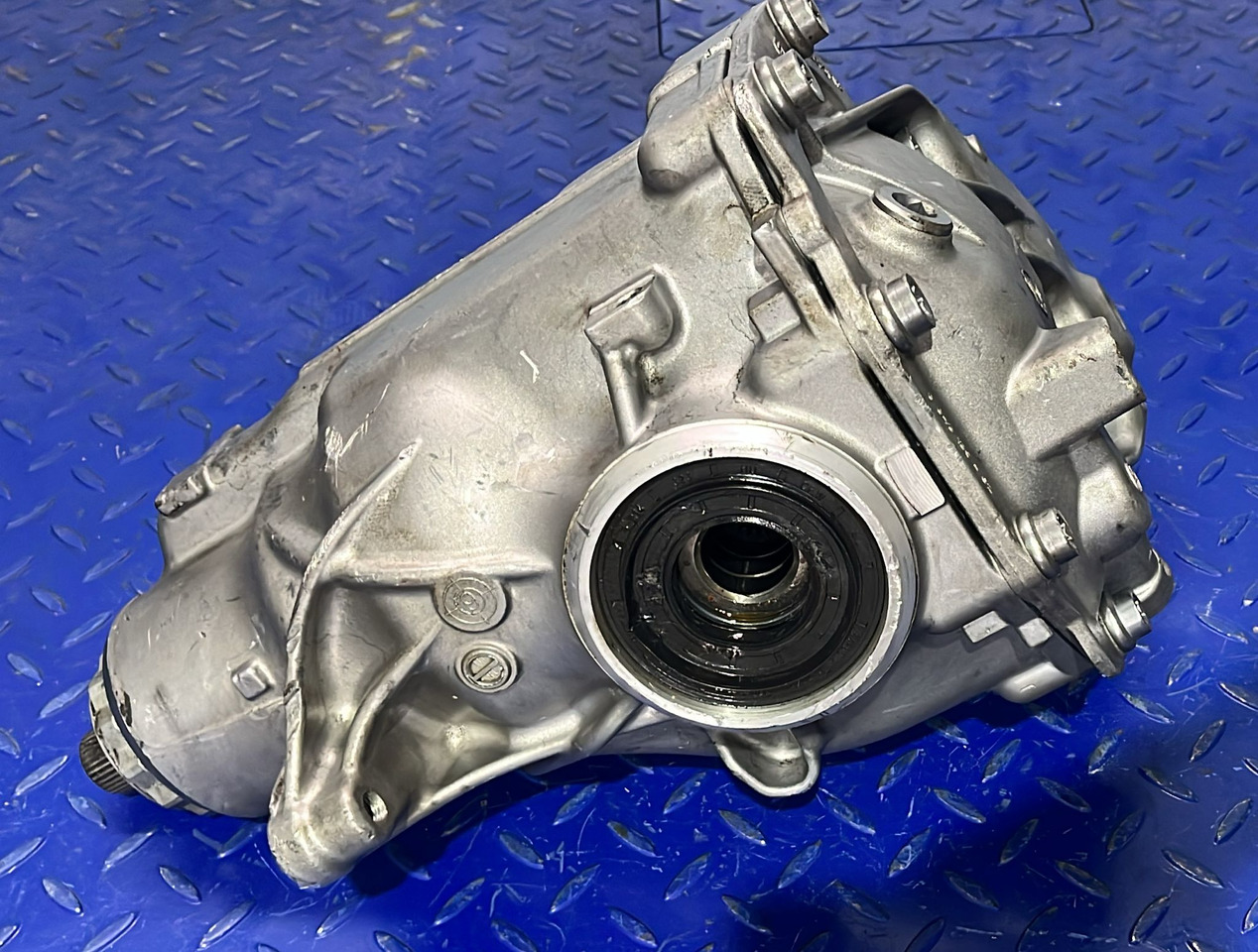 BMW Rear Differential xDrive 8643137-01 - Μετάδοσης κίνησης: φωτογραφία 4 BMW Rear Differential xDrive 8643137-01 - Μετάδοσης κίνησης: φωτογραφία 4
