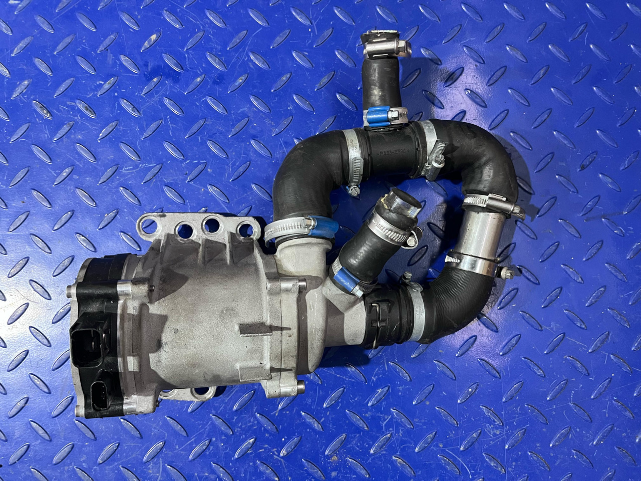Mercedes Benz Water Pump A2562000600 - Υδραυλικό: φωτογραφία 2 Mercedes Benz Water Pump A2562000600 - Υδραυλικό: φωτογραφία 2