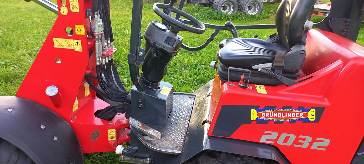 Σπαστός φορτωτής Schäffer Schäffer 2032: φωτογραφία 6 Σπαστός φορτωτής Schäffer Schäffer 2032: φωτογραφία 6