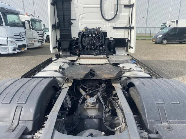 Volvo FH 13.460 XL cabine, euro 6 , full spoilered, smart tacho , new clutch ,beauty..... - Τράκτορας: φωτογραφία 5 Volvo FH 13.460 XL cabine, euro 6 , full spoilered, smart tacho , new clutch ,beauty..... - Τράκτορας: φωτογραφία 5