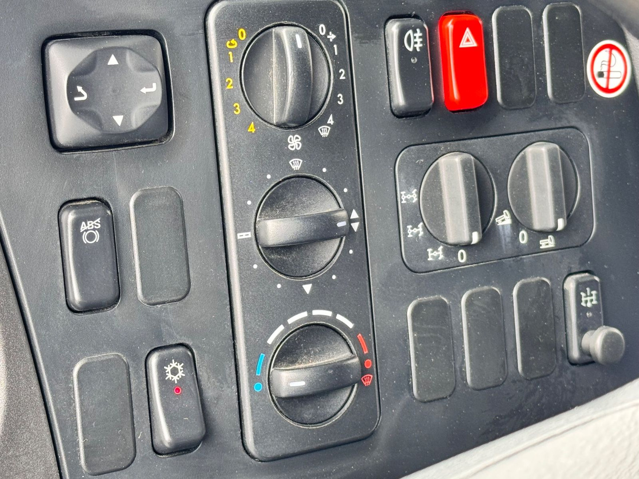 Μικρό φορτηγό με καρότσα Mercedes-Benz 1018 Atego 4x4 Allrad  Camper: φωτογραφία 14