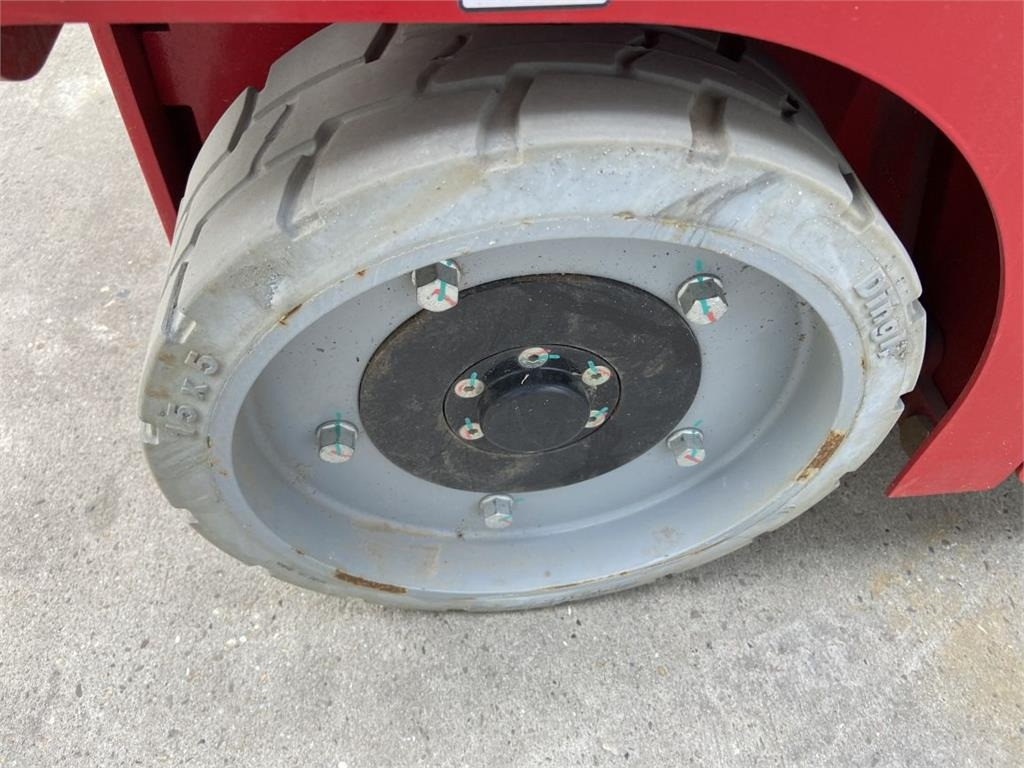 Ψαλιδωτό ανυψωτικό Magni ES1212AC (6444): φωτογραφία 9