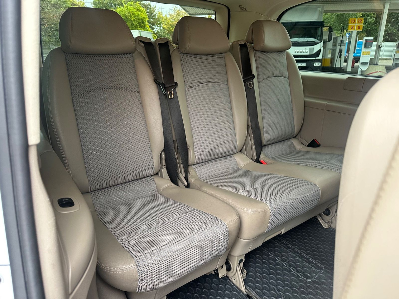 Mercedes-Benz Viano 2.2 CDI AMBIENTE extralang (Autom*133 tKm) - Επιβατικό βαν: φωτογραφία 4 Mercedes-Benz Viano 2.2 CDI AMBIENTE extralang (Autom*133 tKm) - Επιβατικό βαν: φωτογραφία 4