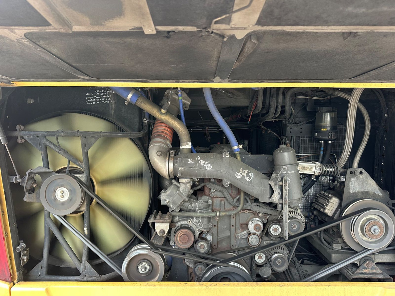 Vanhool TX17 Astron (TOP*57 Sitze) 417 HDH/ 517 HDH - Πούλμαν: φωτογραφία 4 Vanhool TX17 Astron (TOP*57 Sitze) 417 HDH/ 517 HDH - Πούλμαν: φωτογραφία 4